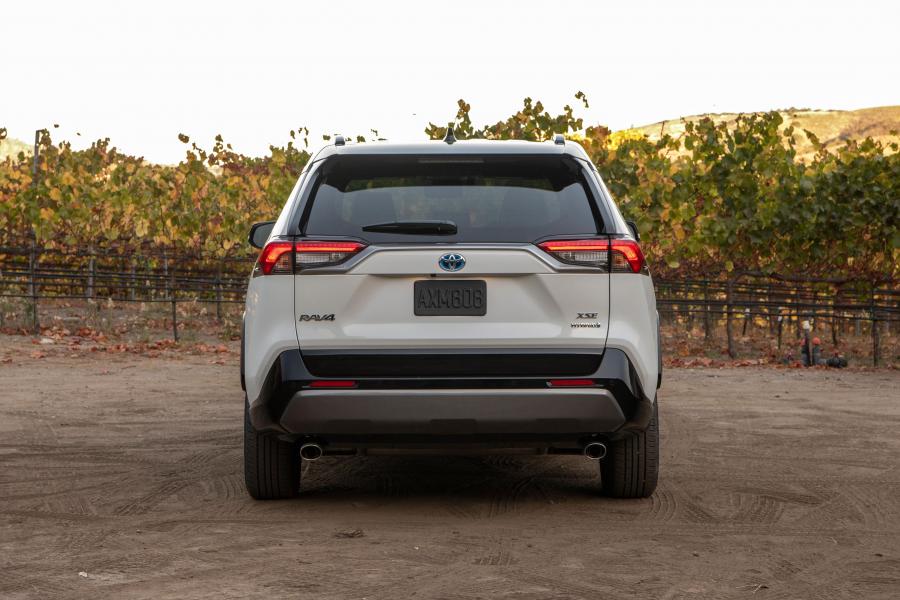  Toyota RAV4 XSE Hybrid 2018 года  (NA) (фото 38 из 71)